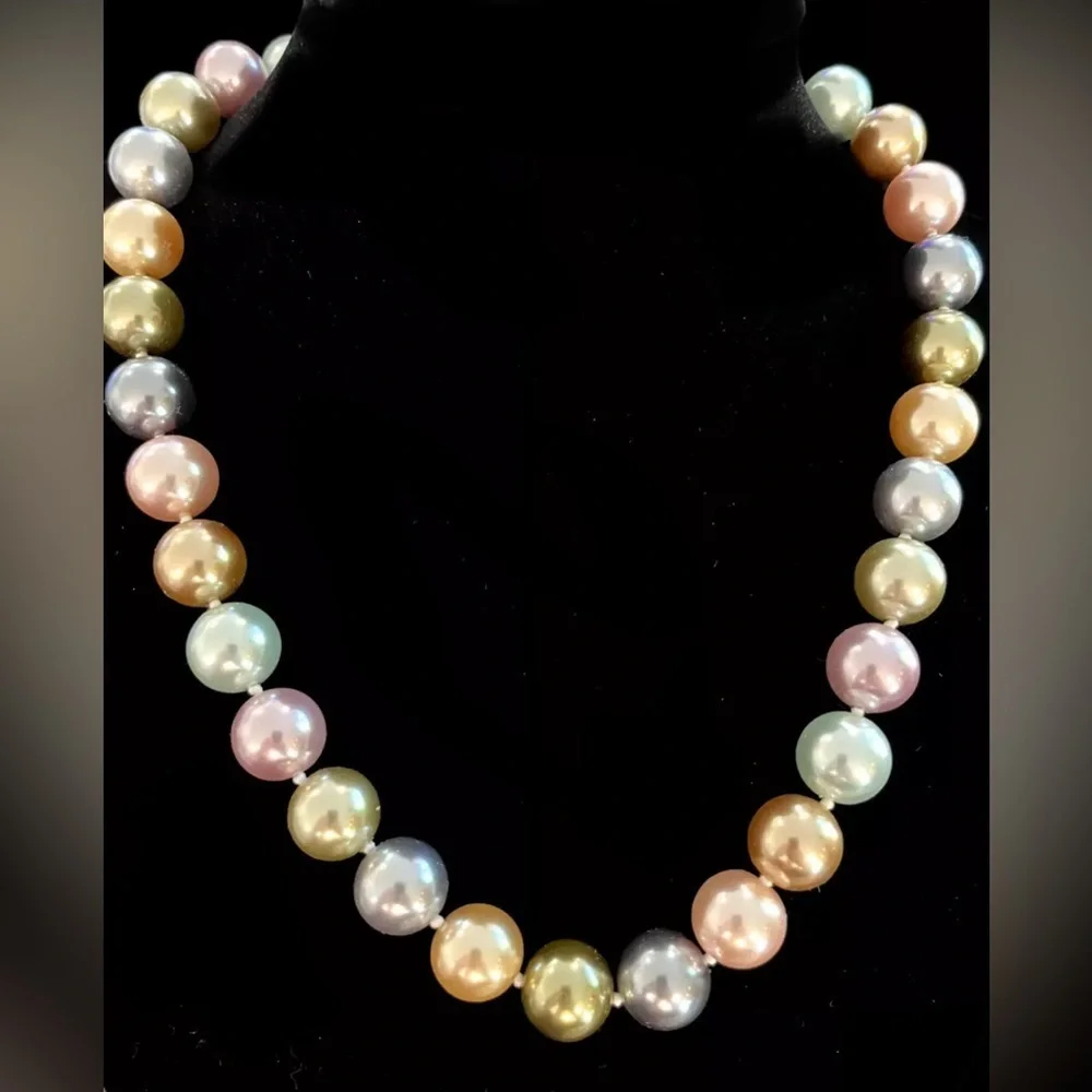 Kenneth Jay Lane 2009 Inaugural Simulated Pastel Pearl Necklace Signed Vintage